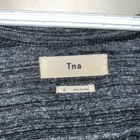 Aritzia TNA Long sleeve top - Picture 2 of 2